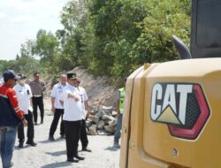 Pj Bupati Tubaba Tinjau Perbaikan Ruas Jalan Provinsi di Panaragan