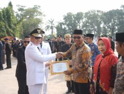 Ir.Ferli Yuledi Pj Bupati Tuba Pimpin Upacara HUT RI Ke-79 Tahun 2024