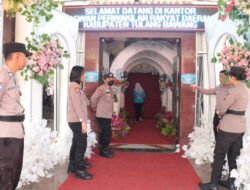 Ratusan Personel Polres Tulang Bawang Amankan Pelantikan Anggota DPRD Terpilih