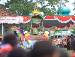 Pj Bupati Tuba Hadiri Upacara Hari Pramukan ke-63 Th di Banjar Margo