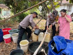 Respon Keluhan Warga Polres Tulang Bawang Barat Salurkan Air Bersih