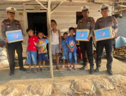 Sat Lantas Polres Tubaba Berikan Bantuan ke Warga Dalam Rangka Menyambut HUT Lalu Lintas Bhayangkara ke 69