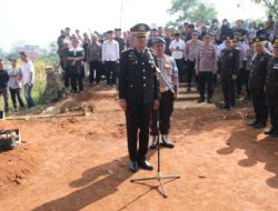 Wakapolres Tulang Bawang Barat Pimpin Pemakaman Iptu Dr. Amir Hamzah,S.H.,M.H Kapolsek Gunung Agung