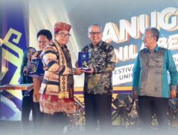 Pj Bupati Tuba Terima Langsung Reward dengan Kategori Mitra Pemerintah