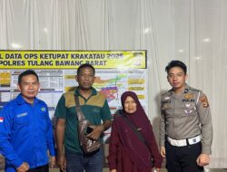 Polisi Temukan Seorang Ibu Tertinggal Saat Arus Balik dan Dikembalikan Kepada Pihak Keluarga