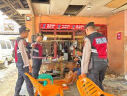 Satuan Samapta Polres Tulang Bawang Gelar Patroli Jalan Kaki dan Sosialisasikan Layanan Hotline 110