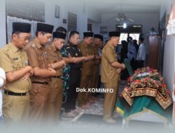 Turut Berduka, Bupati Tulang Bawang Takziah ke Kediaman Almarhum Ferwari bin Sukirman