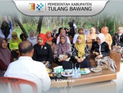 Ketua TP PKK Tulang Bawang Dukung Gerakan Literasi Lewat Kunjungan ke TBM “Jendela Ilmu”