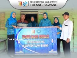 TP PKK Tulang Bawang Hadirkan Pembinaan Dasawisma Sekaligus Salurkan Bantuan ‘UDANG MANIS BERBAGI’