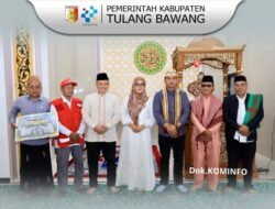 Ketua TP PKK Tulang Bawang Hadiri Pengajian Akbar dan Resmikan Masjid Baiturroham Way Dente