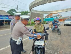 Razia dan Sosialisasi Keselamatan Lalu Lintas dalam Rangka Operasi Patuh Zebra Krakatau 2025 di Tulang Bawang