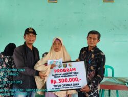 Kepalo Tiyuh Candra Jaya Salurkan BLT Dana Desa kepada 20 KPM