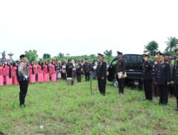 Upacara Perabuan Jenazah Secara Dinas Kepolisian Bripda Wayan Dewa Pramudia Dipimpin Waka Polres Tulang Bawang Barat