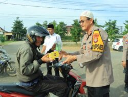 Kapolres Tulang Bawang Bawang Barat Pimpin Langsung Aksi Berbagi Takjil