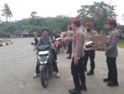 Satres Narkoba Polres Tulang Bawang Barat Berbagi Takjil, Pererat Silaturahmi dengan Masyarakat di Bulan Ramadhan