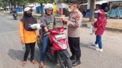 Antisipasi Abu Vulkanik Anak Krakatau,  Polsek Tulang Bawang Tengah Bersama  Komunitas FATWA Way Abung Bagikan Masker Gratis ke Warga
