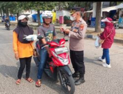 Antisipasi Abu Vulkanik Anak Krakatau,  Polsek Tulang Bawang Tengah Bersama  Komunitas FATWA Way Abung Bagikan Masker Gratis ke Warga
