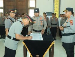 Kapolres Tulang Bawang Barat Pimpin Upacara Serah Terima Jabatan Kasiwas dan Kasatresnarkoba