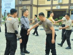 Asah Kemampuan Fisik, Personel Polres Tulang Bawang Gelar Latihan Bela Diri Secara Rutin di Halaman Mapolres