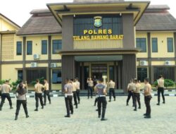 Personel Polres Tulang Bawang Gelar Latihan Bela Diri Polri Secara Rutin Guna Tingkatkan Kemampuan